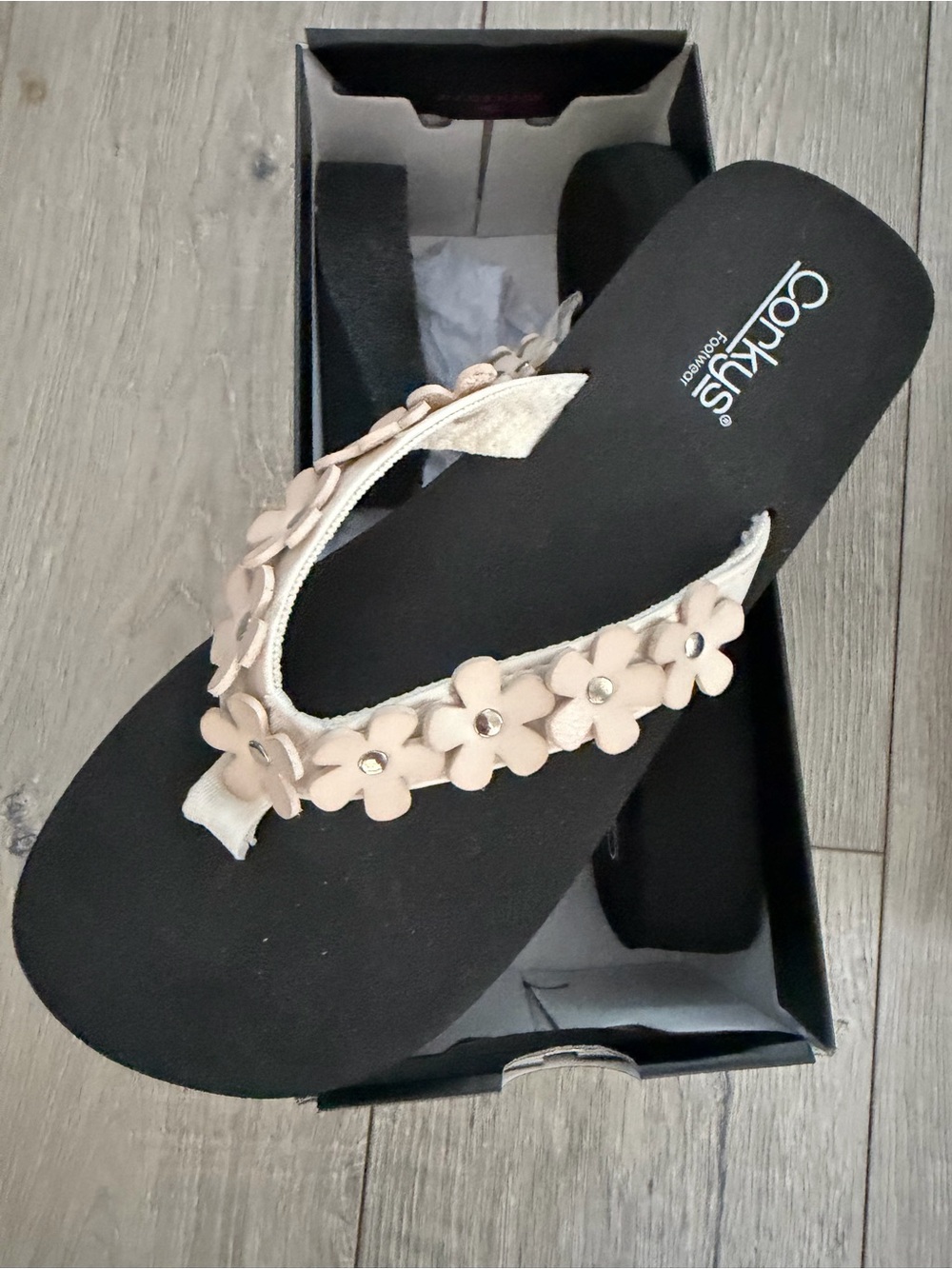Corky’s No running Women's Black Floral Flip Flop Sandals - ivory